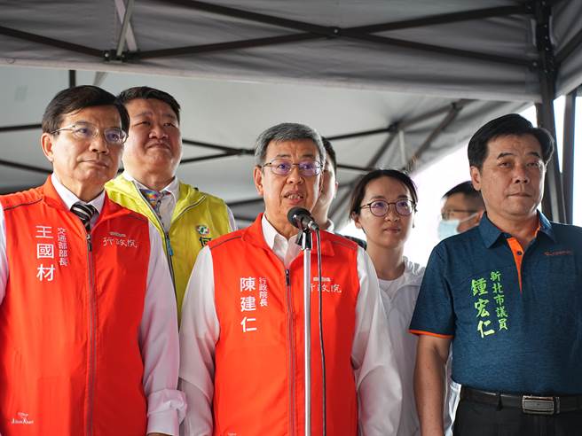 行政院長陳建仁今(29日)受訪時表示，馬前總統這一段時間在國外的言行作為，讓國內很多人看了以後都感到非常地失望。(黃敬文攝)