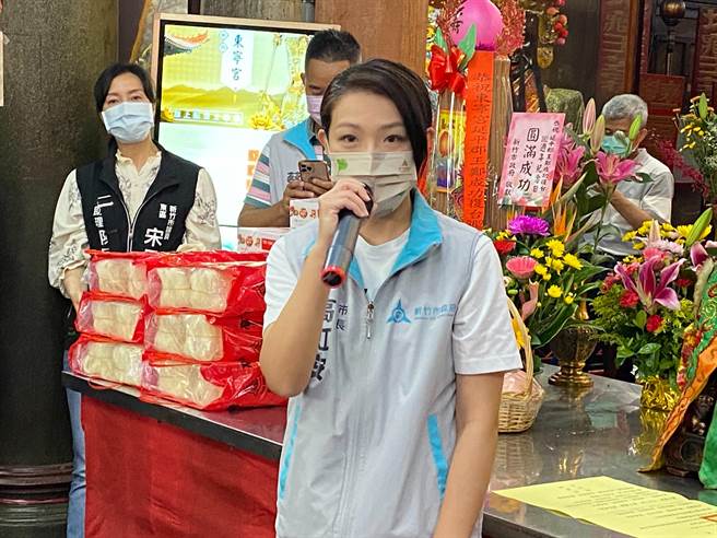 市长高虹安打趣说，之前的WBC经典赛中华对上荷兰时，她特别来上香，祈求中华队能像郑成功当年一样，击退荷兰。（陈育贤摄）
