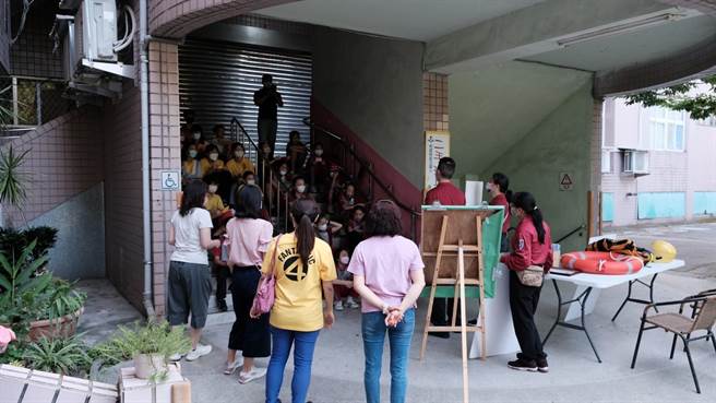 桃園市復旦國小學童與復旦消防分隊29日共辦防災闖關活動。（翻攝照片／蔡明亘桃園傳真）