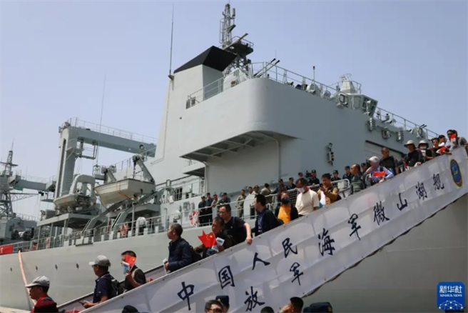 “Chinese Warship Evacuates Pakistanis from Sudan: Pakistan Expresses Gratitude”