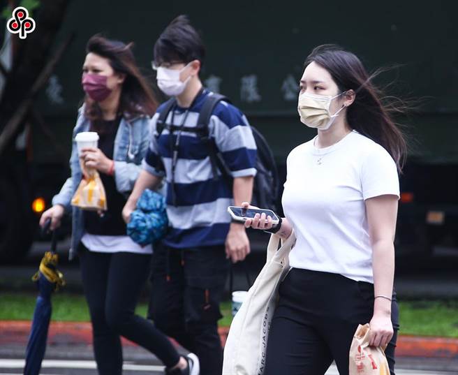 许书华建议，戴上口罩也能有效预防过敏发生。（资料照片）