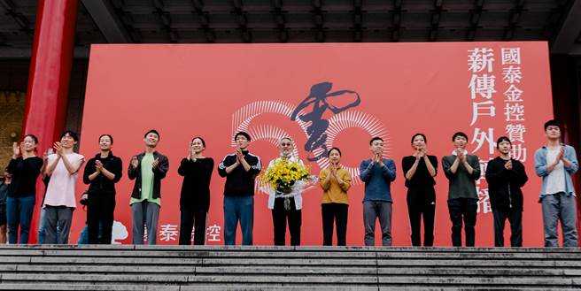 林怀民现身《薪传》户外转播彩排，祈祷国泰民安。（郭吉铨摄）