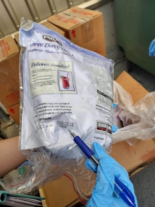 针对检出A肝病毒的「冷冻三种综合莓」，业者均已下架。(台南市卫生局提供／曹婷婷台南传真)