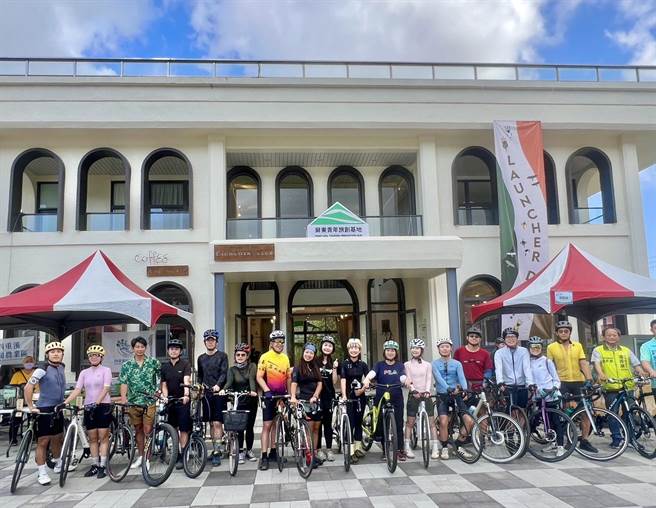 「全国最香的象牙蓝公路」开骑，屏东青年旅创基地成最强补给站。（谢佳潾摄）