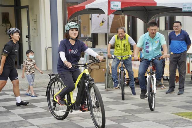 「全国最香的象牙蓝公路」开骑，屏东青年旅创基地成最强补给站。（谢佳潾摄）