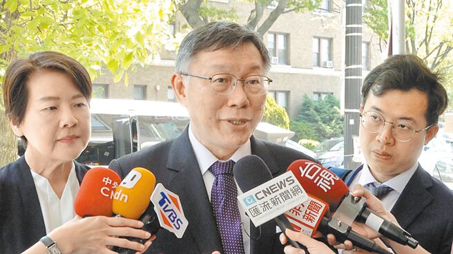 对于王世坚提出，柯文哲9月会退选，改和蓝营合作抢立法院长。柯文哲回应，来赌吞曲棍球。（图／中央社）