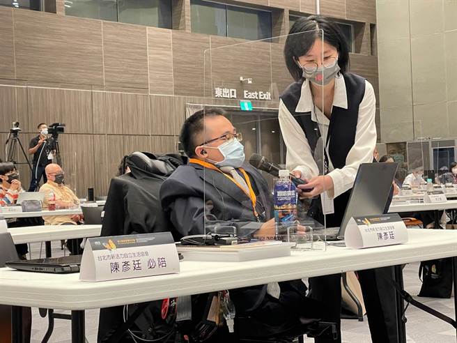 生命教育讲师陈彦廷表示，活着每一口呼吸都是珍贵，障碍者也能拥有想要的生活。（教育部提供／林志成台北传真）