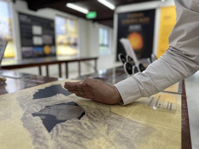 新北市黄金博物馆与国发会檔案局合作，推出「臺金岁月─臺湾金铜矿务产业檔案微型特展」，让民眾从国家檔案中，看到金瓜石曾经的黄金岁月。（新北市立黄金博物馆提供／张志康新北传真）