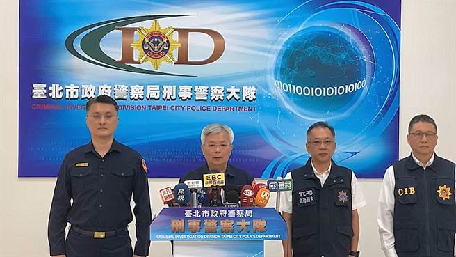 北市警局长张荣兴（左二）举行记者会说明案情进展，逮捕11名嫌犯。（警方提供）