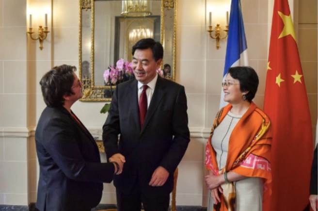 中国政府中东问题特使翟隽（中）。（中国外交部官网）