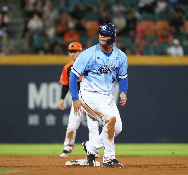 富邦悍將高國輝相隔571天再次盜壘成功。（資料照，陳怡誠攝）