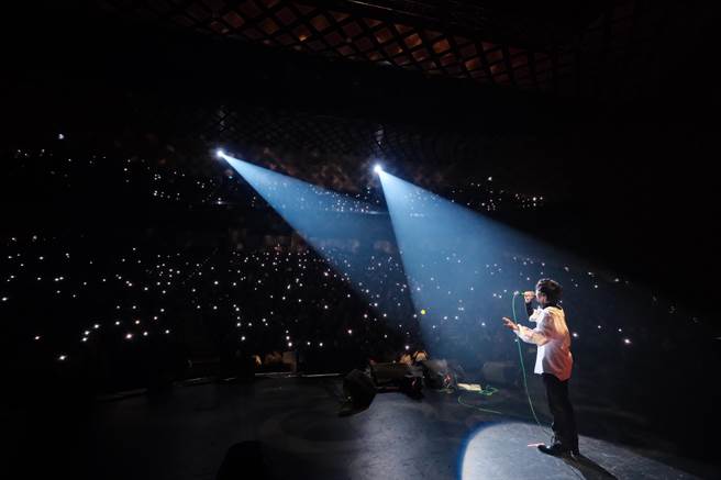 卢广仲飞往澳洲举办巡迴演唱会，场场爆满。（添翼创越工作室提供）