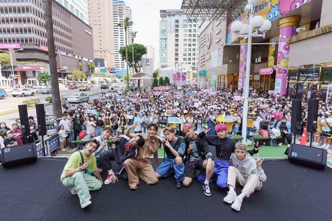 歌迷的热情支持，让VERA感动不已。（踢帕娱乐提供）