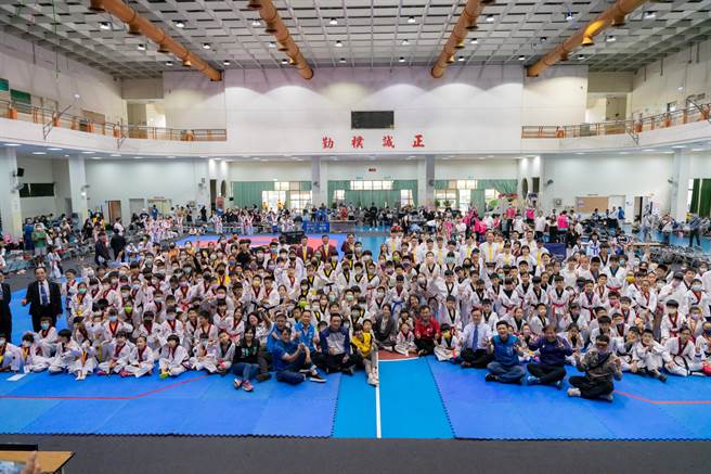 新竹市112年市長盃跆拳道錦標賽30日在中華大學登場，今年的報名人數達668人，創下歷年最多報名人數的紀錄。（新竹市政府提供／陳育賢新竹傳真）