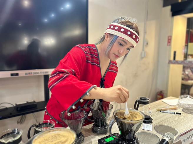 桃园市復兴区农会辅导成立咖啡产销第3班，班长是年仅32岁的陈端妤。（陈端妤提供／吕筱蝉桃园传真）