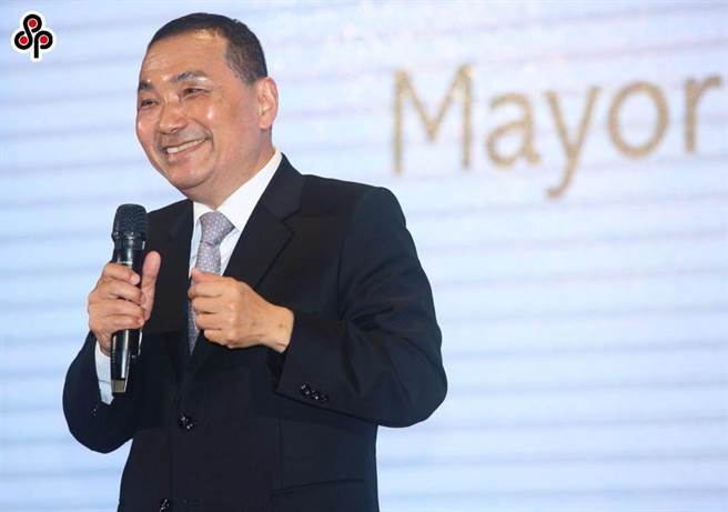 新北市长侯友宜28日在世界兽医师大会颁奖晚会上致词，却被立委罗致政批评「没讲英文，没展现新北国际面貌」。对此，新北市议员江怡臻指出，台美关系或两岸关系重点不是讲不讲英文，而是有无互信关系。（本报资料照片／张铠乙摄）