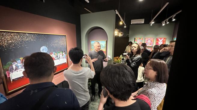 京城建设前总经理刘朝森4月30日至6月4日在高雄「白色记忆艺术空间」举行「岁月、眾生、心象」绘画个展。(记者张雅云摄)
