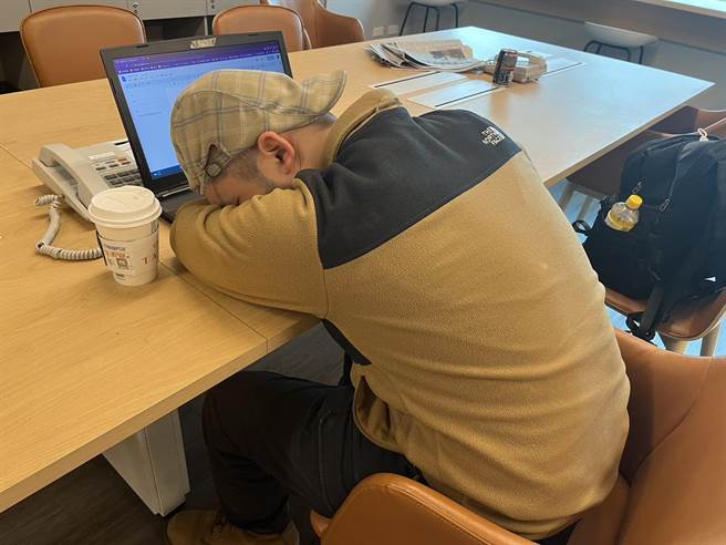 许多人早上起床常常感到欲振乏力，即便前一天睡的时数够长还是有没睡饱的感觉。(黄敬文摄)