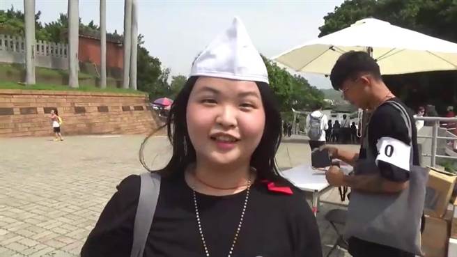 参赛者完成闯关后直说有如获得重生。（孙英哲摄）