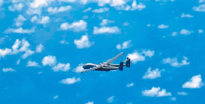 大陆TB-001侦察／攻击型无人机28日逆时钟方向绕台飞行一圈。（摘自日本防卫省统合幕僚监部官网）