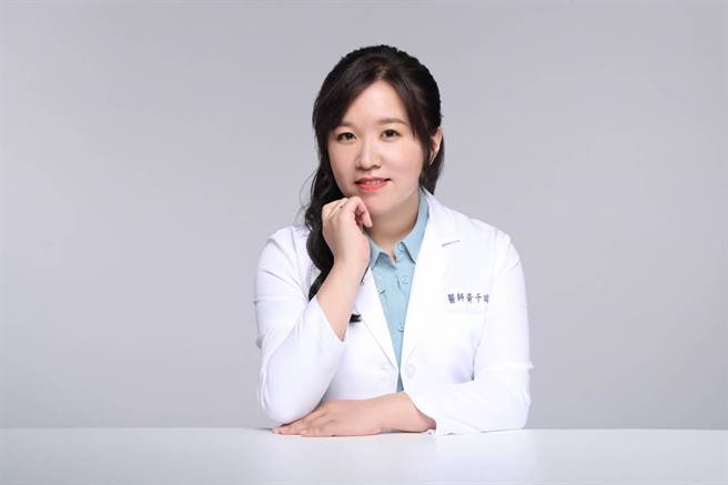 夏日来袭，易遭暑邪入侵。中医师黄千瑞表示，可以多喝四神汤、浮小麦，健脾除热之下，可防范暑邪。（马光中医提供／崔正纲高雄传真）