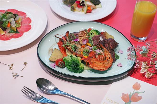 北投老爷PURE欧式餐厅推母亲节套餐「纯粹海陆飨宴」，可享「澳洲顶级和牛肋眼3盎司」搭配「炉烤半尾波士顿龙虾」海陆双主餐。（老爷酒店集团提供）