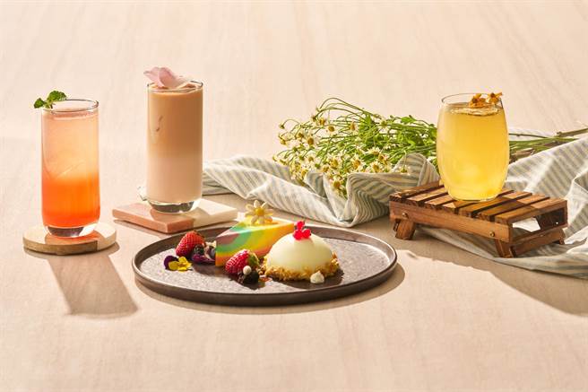 THE Lounge「午后春恋」下午茶套餐，可享用2款点心和5款特调择一，每套450元加1成。（台北国泰万怡酒店提供）