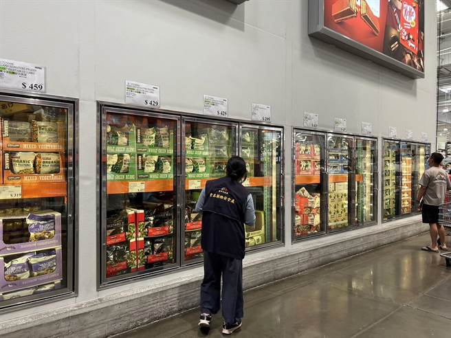好市多莓果验出A肝病毒，中市食安处稽查分店全数下架，冷藏柜中已无该批商品。（台中市府提供／陈淑芬台中传真）
