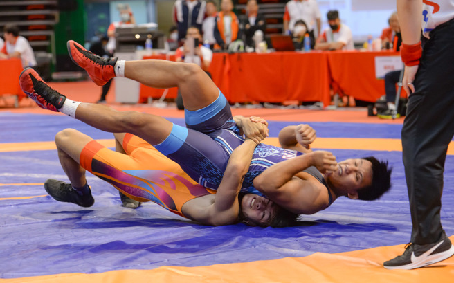 角力公开男子组西罗式第四级87公斤级金牌台北市立大学姚来兴（下）。（全大运提供）