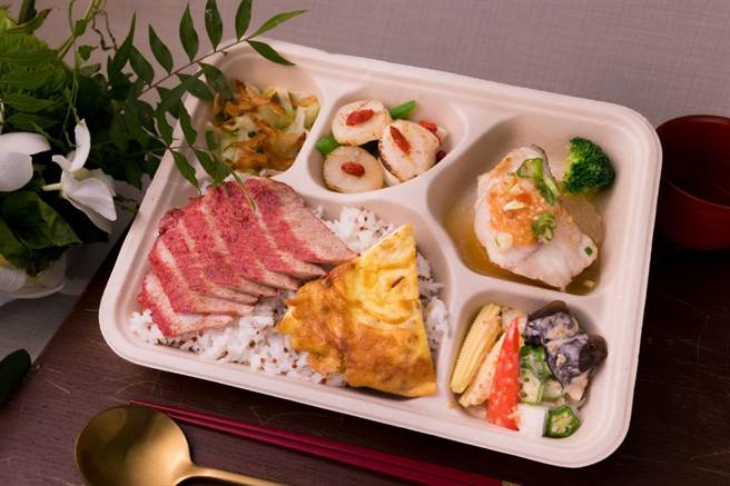 公益餐盒的菜色由丽禧雍翠庭中餐厅主厨精心设计，採双主菜设计，菜色丰富。（北投丽禧温泉酒店提供）