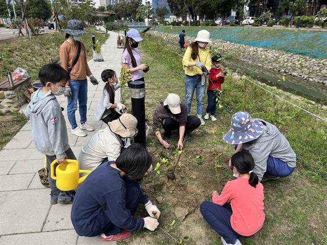 2023年度东兴圳社区营造计画将于5月1日至9月9日期间，举办3场讲座、3场走读以及2场工作坊。（新竹县府提供／邱立雅竹县传真）