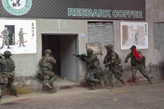 欧清杰认为，此次眾议院兵推凸显出台海应该追求和平、避免衝突的重要性。图为国军进行城镇战演练。（中时资料照，黄子明摄）