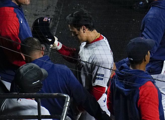 红袜内野手张育成受伤退场。（美联社资料照）