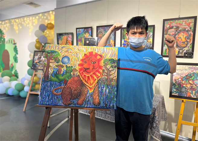 新北特校学校学生黄清棣作品用色大胆，色彩丰富。（新北市教育局提供）