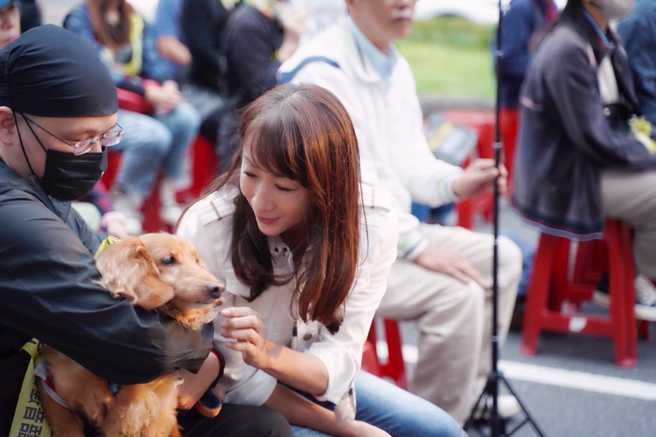 许淑华保证，她将尽自己的力量与民间团体携手，推动「茶茶法案」在立法院的修正。（图 / 取自许淑华脸书）