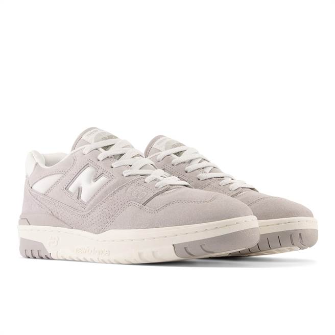 New Balance NB 1906独家贩售的BB550VNB中性款，3680元。（New Balance提供）