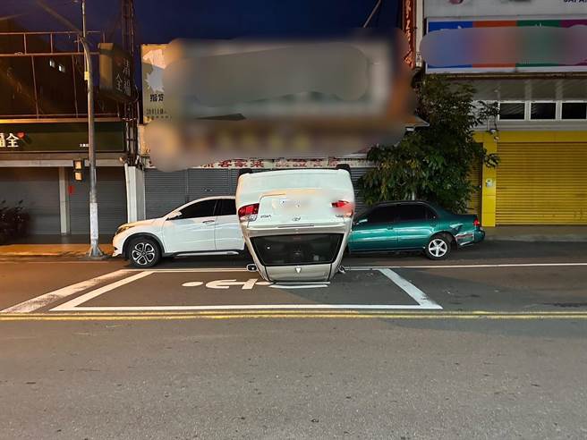 叶男无辜波及其他路边车辆。（民眾提供／李京升苗栗传真）