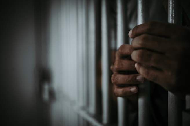 嘉义监狱传受刑人对舍友趁机猥亵，被判刑8个月。（示意图／Shutterstock）