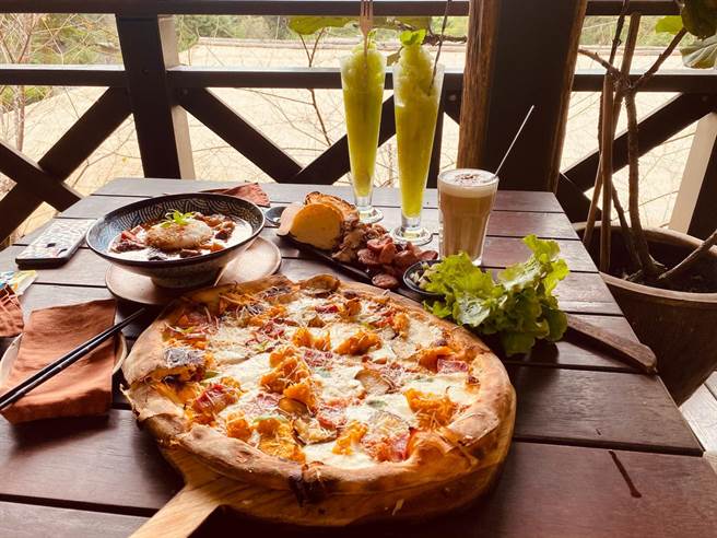 阿里山来吉部落的Hana厨房融合部落与南非料理。（嘉义县政府提供∕吕妍庭嘉义传真）