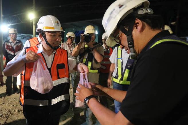 侯友宜勞動節發文 籲政府不能只頭痛醫頭、腳痛醫腳。（摘自侯友宜臉書）