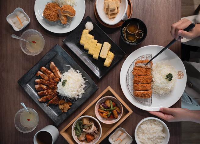 「迈泉猪排」新分店进驻台北大直最新的「NOKE忠泰乐生活」，开幕期间顺势推出汉堡排系列新品。(捷利国际餐饮集团提供)