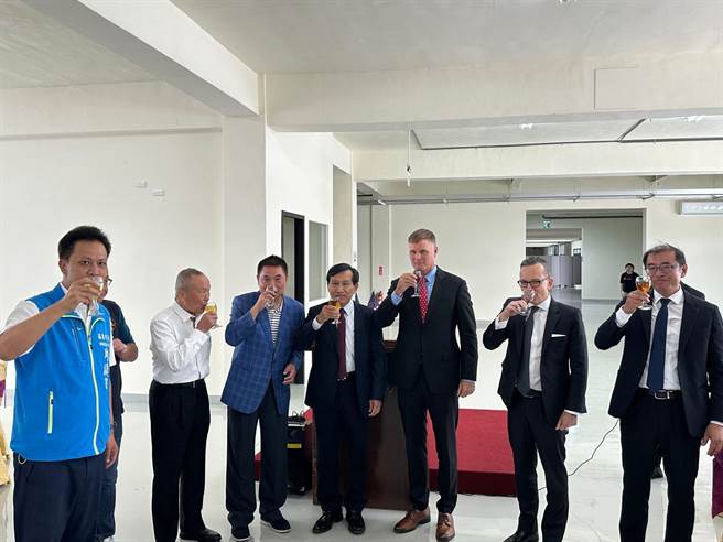 美台商业协会率领国防产业代表团近30人到苗栗参访。（苗栗县政府提供／李京升苗栗传真）