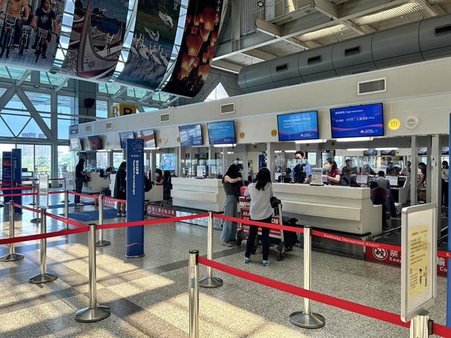 小港机场疫后航线恢復仅43％，绿委喊话要增加航线、航班。（崔正纲摄）