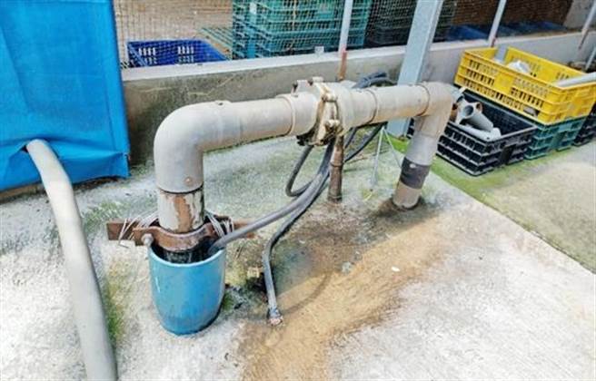 嘉义县政府自2021年10月起推动畜牧场水井纳管，至今已有571家畜牧场愿意配合辅导，提出申请已有74口水井，核发出54张水权状。（嘉义县政府提供/吕妍庭嘉义传真）