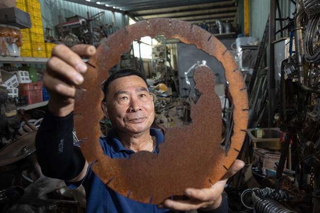 桃园客家百工百业纪录片《电光石火之间─铁雕艺术》勇夺休士顿国际影展殊荣。（桃市客家文化基金会提供／吕筱蝉桃园传真）