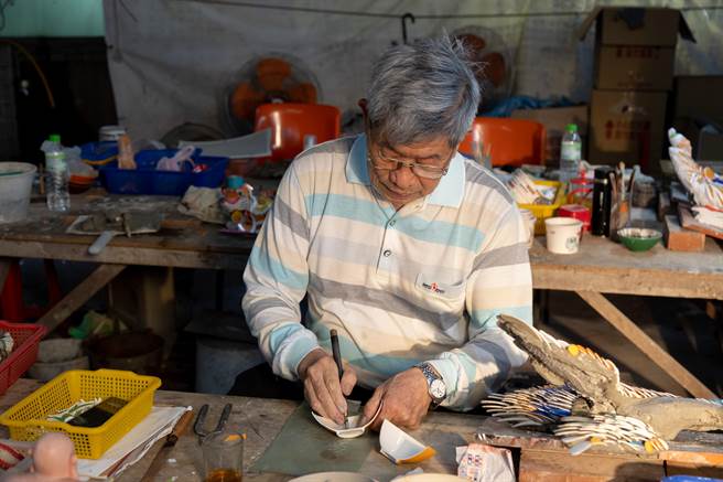 桃园客家百工百业纪录片《我剪裁的平行宇宙─剪黏》勇夺休士顿国际影展殊荣。（桃市客家文化基金会提供／吕筱蝉桃园传真）