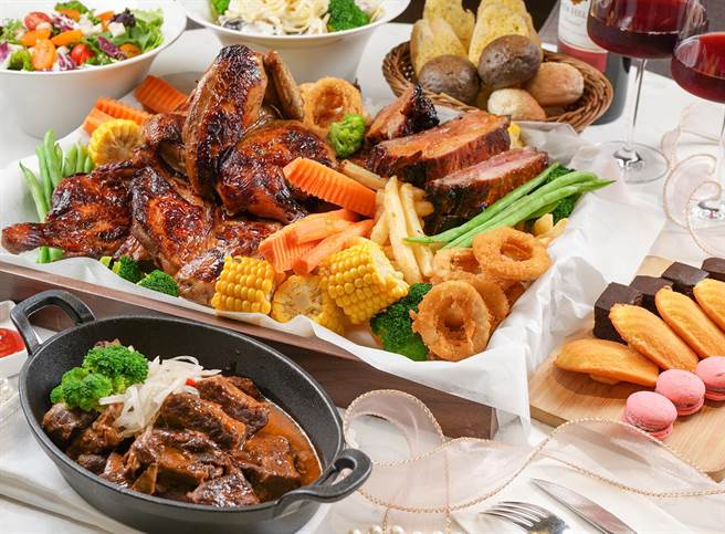 母亲节欢聚飨宴4人起桌每人1800元加1成，业者加赠精选红酒或白酒1瓶。(台北中山九昱希尔顿逸林酒店提供)