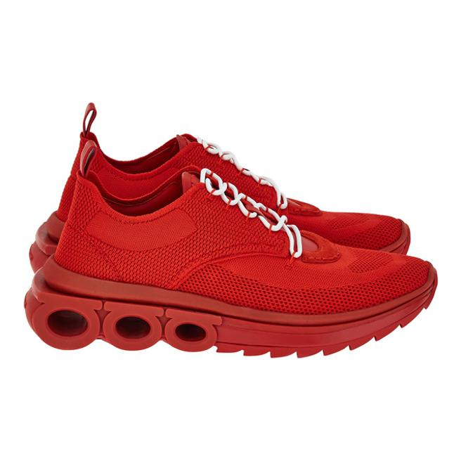 Ferragamo红色LOGO鞋底运动鞋，3万5900元。（Ferragamo提供）