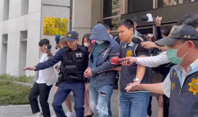 张嫌被警方依杀人未遂、枪炮弹药刀械管制条例移送。（警方提供）