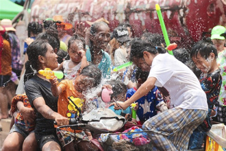 泰國潑水節假期結束 COVID-19感染人數大增